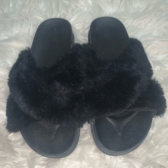 Black comfy, warm , cozy slides - Picture 3 of 5